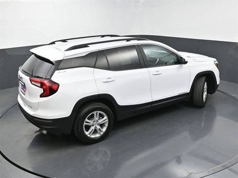 Used 2023 GMC Terrain SLE w/ Driver Convenience Package image 32