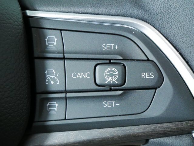 Used 2026 Jeep Grand Cherokee Limited AWD/4WD image 25