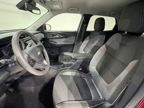 Used 2023 Chevrolet TrailBlazer LT w/ Convenience Package AWD/4WD image 3