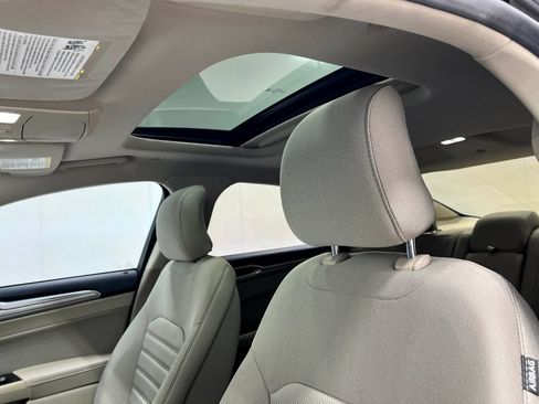 Used 2019 Ford Fusion SE FWD image 13