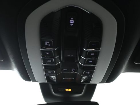 Used 2026 Porsche Macan AWD/4WD image 21