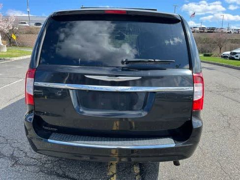 Used 2013 Chrysler Town & Country Touring-L w/ Entertainment Group #2 image 5