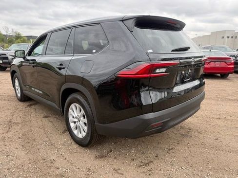 Used 2025 Toyota Grand Highlander FWD image 3