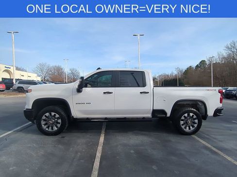 Used 2024 Chevrolet Silverado 2500 Custom w/ Custom Value Package image 2