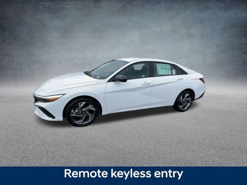 New 2025 Hyundai Elantra SEL image 9