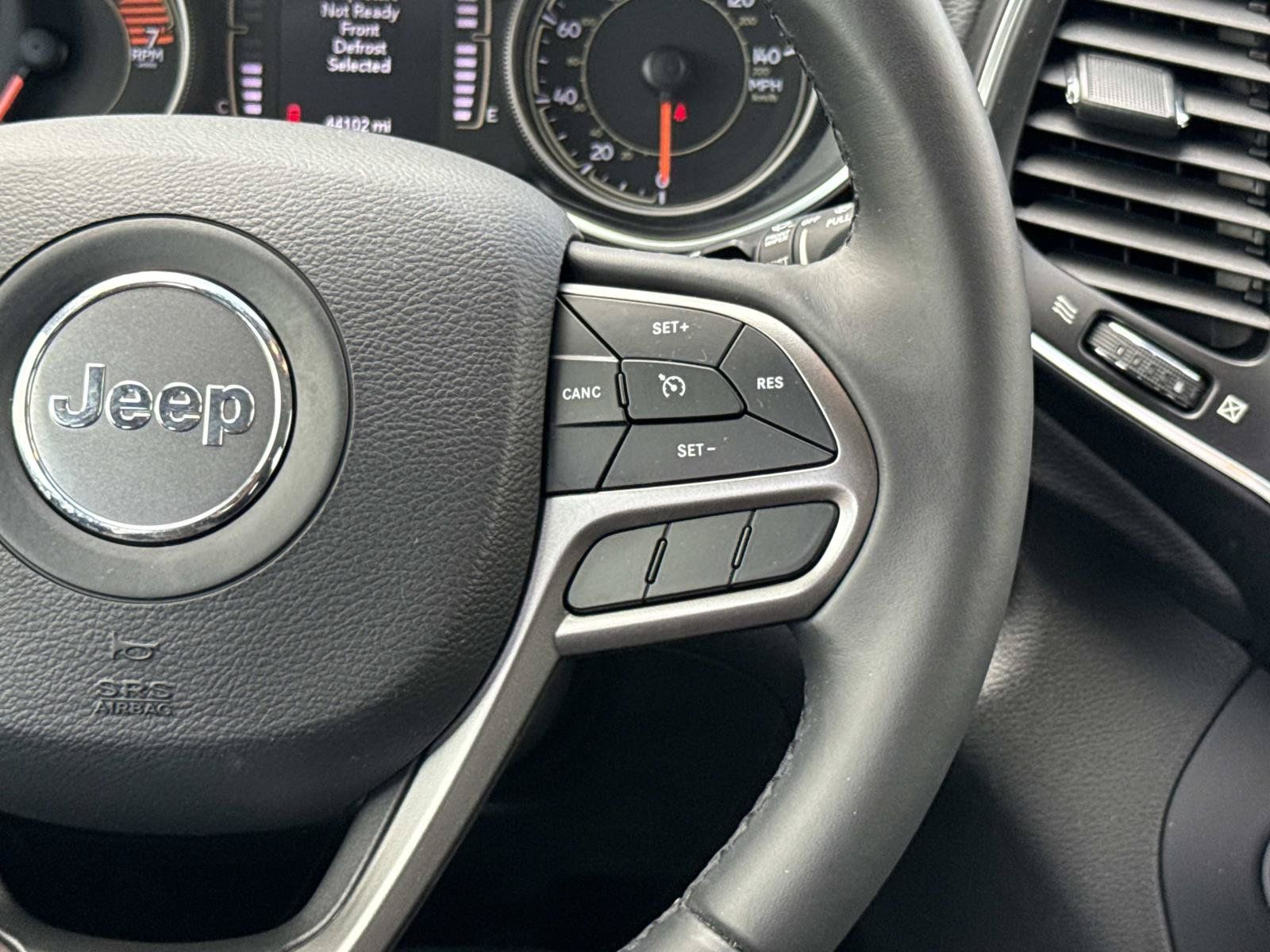 Used 2019 Jeep Cherokee Latitude Plus FWD image 18