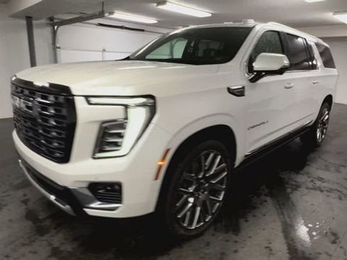 Certified 2025 GMC Yukon XL Denali Ultimate AWD/4WD image 4