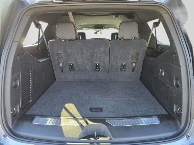 Used 2025 Chevrolet Suburban Z71 AWD/4WD image 16