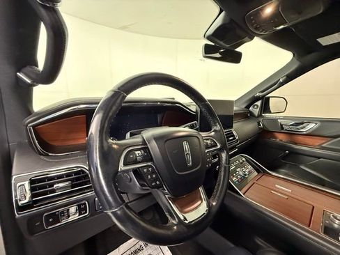 Used 2023 Lincoln Navigator Reserve image 6