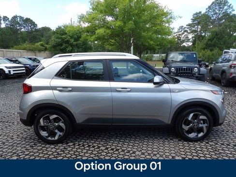 Used 2023 Hyundai Venue SEL w/ Cargo Package FWD image 5