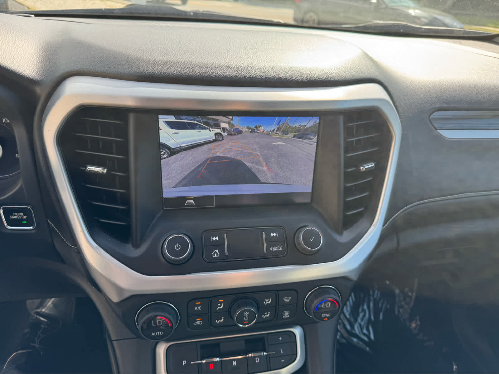 Used 2023 GMC Acadia SLT AWD/4WD image 17