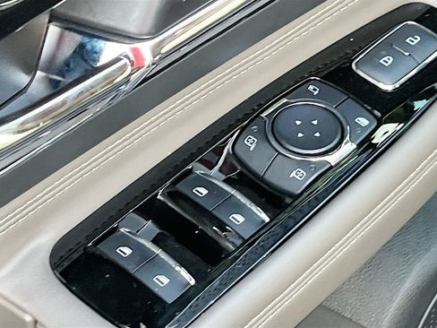 Used 2025 Lincoln Corsair AWD w/ Equipment Group 101A image 18