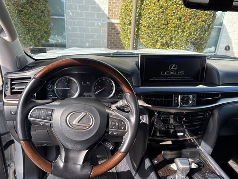 Used 2018 Lexus LX 570 4WD image 6