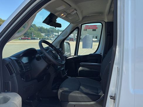 Used 2025 RAM ProMaster 2500 w/ U-Haul Equipment Group FWD image 7