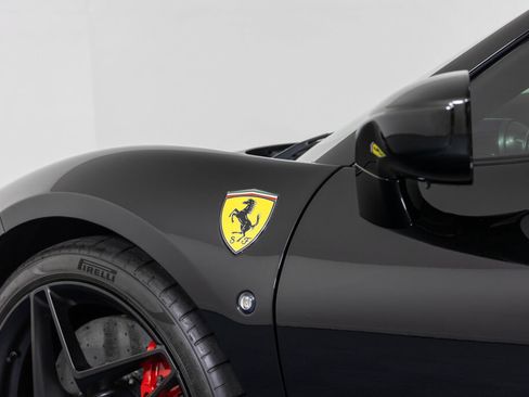 Used 2023 Ferrari F8 Tributo RWD image 22