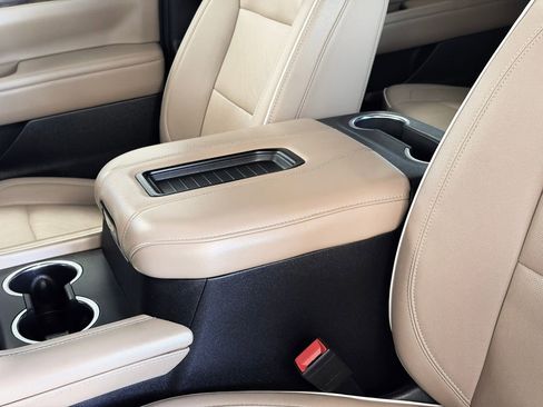 Used 2024 Chevrolet Suburban Premier image 24