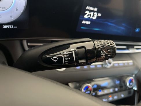 Used 2025 Hyundai Elantra Limited image 61