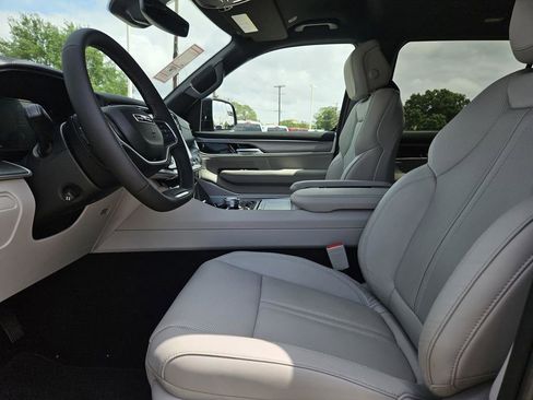 New 2026 Jeep Grand Wagoneer L Limited AWD/4WD image 13
