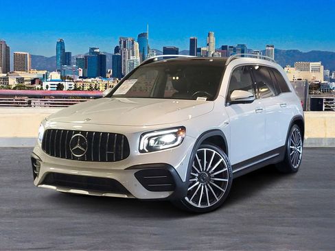 Used 2022 Mercedes-Benz GLB 35 AMG 4MATIC image 2