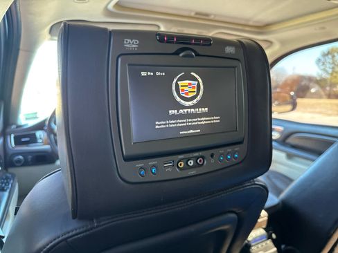 Used 2014 Cadillac Escalade ESV Platinum image 25