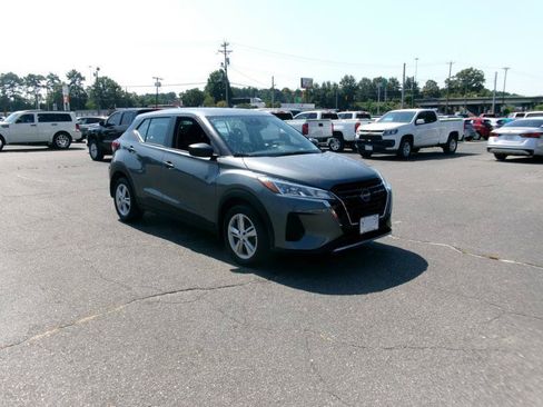 Used 2025 Nissan Kicks Play S FWD image 4