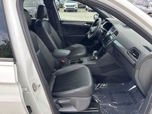 Certified 2023 Volkswagen Tiguan SE R-Line FWD image 28