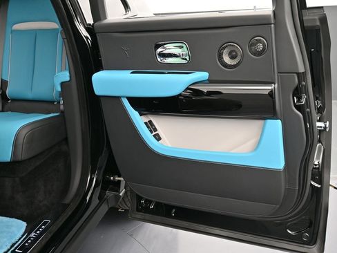 Used 2024 Rolls-Royce Cullinan Black Badge w/ Driver's Package image 25