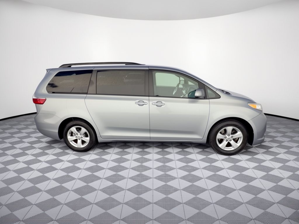 Used 2015 Toyota Sienna LE FWD image 8