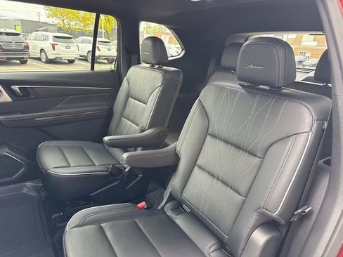 Used 2026 Buick Enclave Avenir AWD/4WD image 33
