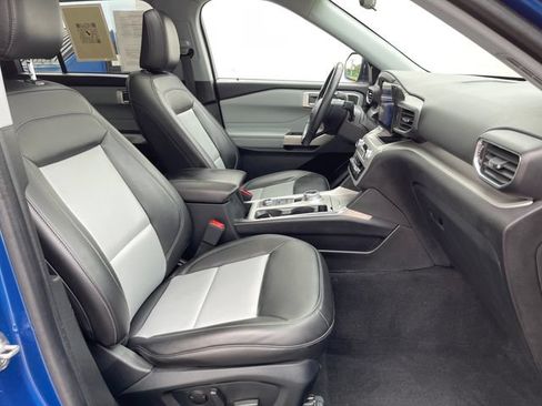 Used 2023 Ford Explorer XLT w/ Equipment Group 202A AWD/4WD image 40