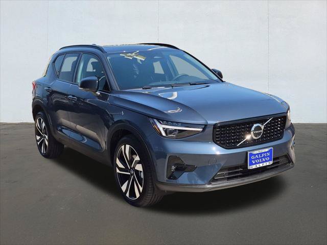Used 2026 Volvo XC40 B5 Plus AWD/4WD image 3