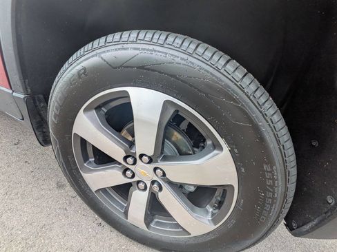 Used 2021 Chevrolet Traverse LT w/ LT Premium Package image 9