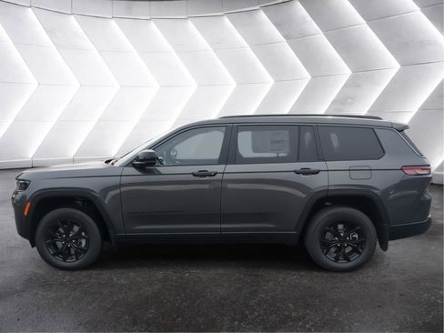 New 2026 Jeep Grand Cherokee L 4WD image 3