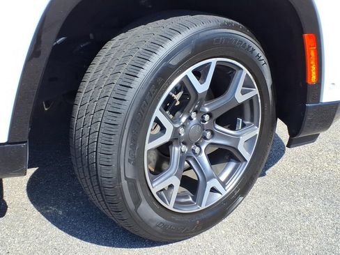 Used 2024 Jeep Wagoneer L Series III w/ Flexible Seating Group AWD/4WD image 9