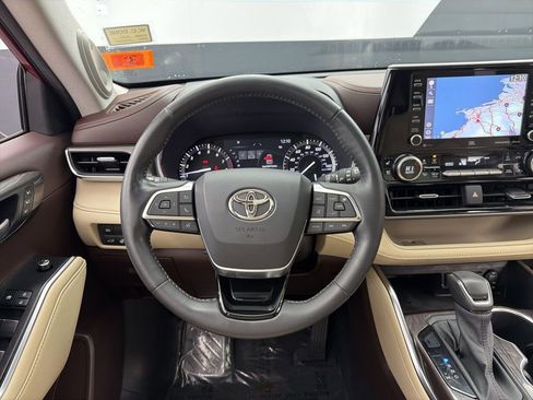 Used 2021 Toyota Highlander Limited image 8