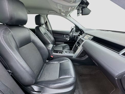 Used 2017 Land Rover Discovery Sport SE image 19