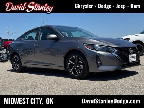 Used 2025 Nissan Sentra SV FWD image 1