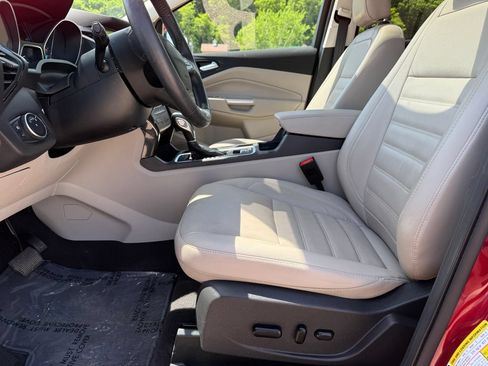 Used 2019 Ford Escape Titanium AWD/4WD image 19
