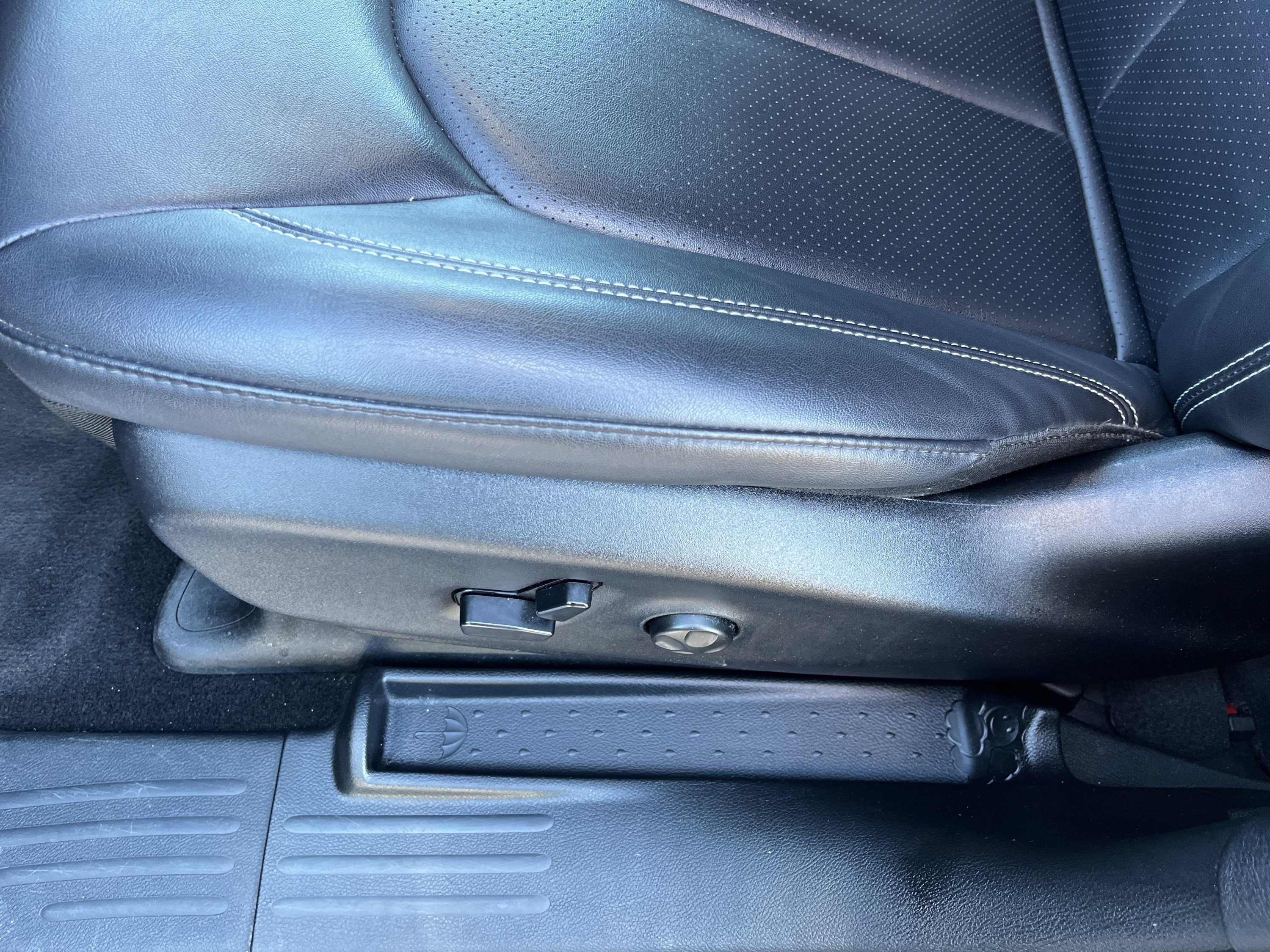 Used 2025 Chrysler Pacifica Select FWD image 14