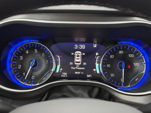 Used 2025 Chrysler Pacifica Select AWD/4WD image 25