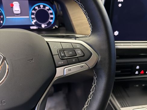 Used 2025 Volkswagen Atlas SE w/ Panoramic Sunroof Package image 17