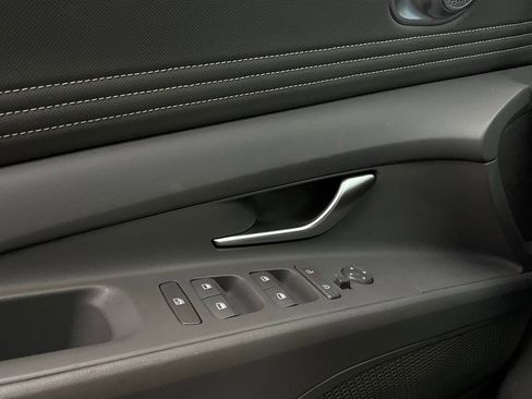 Used 2025 Hyundai Elantra SEL image 21