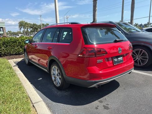 Used 2017 Volkswagen Golf Alltrack S image 11