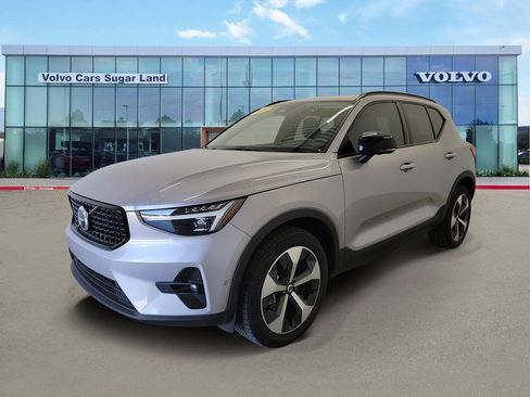 Certified 2026 Volvo XC40 B5 Plus AWD/4WD image 1