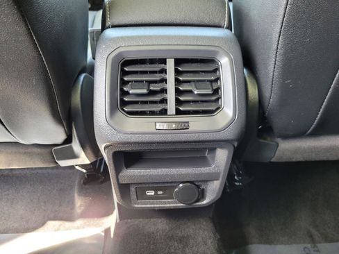 Certified 2023 Volkswagen Tiguan SE w/ Panoramic Sunroof Package FWD image 17