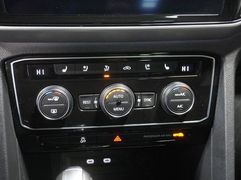 Used 2021 Volkswagen Atlas SEL Premium image 22