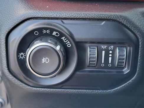 Used 2022 Jeep Wrangler Unlimited Rubicon w/ Xtreme Recon 35" Tire Package image 19