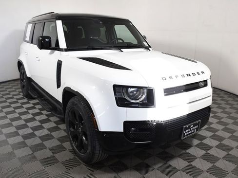 Used 2024 Land Rover Defender 110 X-Dynamic SE image 9