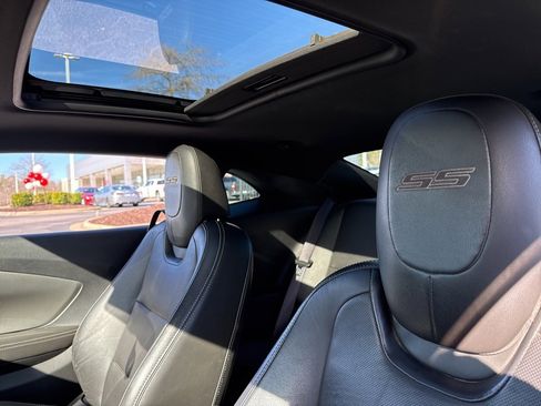 Used 2015 Chevrolet Camaro SS w/ RS Package image 9