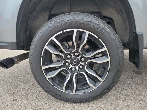 Used 2024 Chevrolet Colorado Z71 w/ LPO, Dark Essentials Package AWD/4WD image 5
